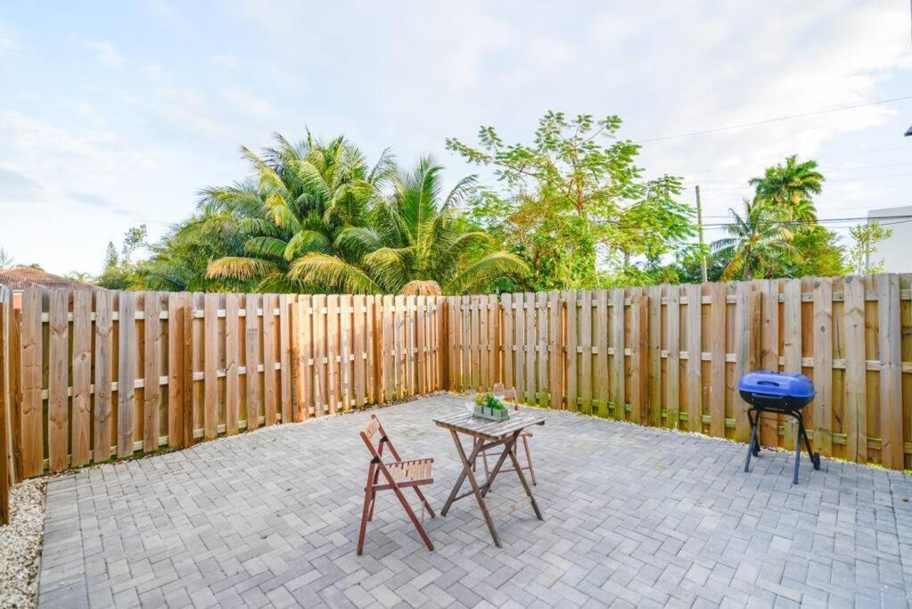 Amazing Town House 15 Min From The Beach Wfree Parking Villa Miami Exterior photo